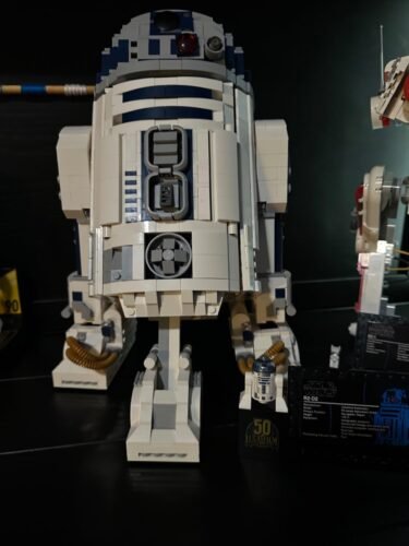 LEGO Star Wars R2-D2 75308 Droid Building Set for Adults, Collectible 3D Display Model with Info Plaque and Hidden Lightsaber, 2314 Pieces photo review