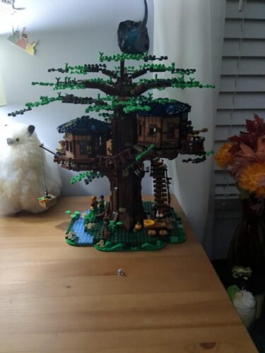 LEGO Ideas Tree House 21318 – Collectible Model Building Set for Adults & Teens, 3 Cabins with Interchangeable Leaves, Includes Minifigures, Nature Accessories & Bird Figure, 3036 Pieces photo review