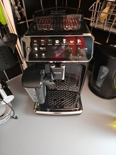 Philips Series 5400 LatteGo Fully Automatic Coffee Machine – 12 Drinks, TFT Touch Display, Built-in Grinder, EP5441/50 Black photo review