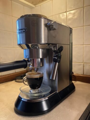 De'Longhi Dedica Style EC685.M Espresso Machine – Slim 15 cm Design, Milk Frother, 15-Bar Pressure, 1L Water Tank, Compatible with Ground Coffee & ESE Pods, Stainless Steel photo review