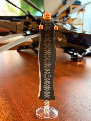 LEGO Icons Dune Atreides Royal Ornithopter 10327 Building Set for Adults, Collectible Sci-Fi Display Model with 8 Minifigures, Gift Idea for Dune Movie Fans photo review