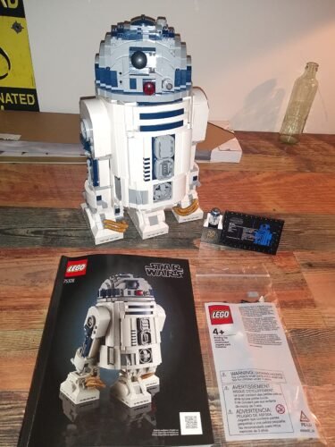 LEGO Star Wars R2-D2 75308 Droid Building Set for Adults, Collectible 3D Display Model with Info Plaque and Hidden Lightsaber, 2314 Pieces photo review
